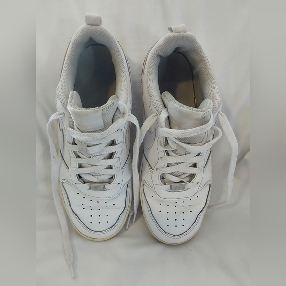 Nike Sneakers, Kids size 6.5Y White Nike All Day Athletic Sneakers - Picture 6 of 7